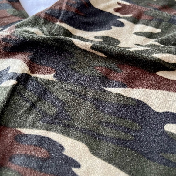 Ultra High Waist Camo Leggings - Picture 3 of 3